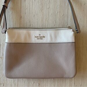 LIKE NEW Kate Spade Leather Neutral Crossbody. Adjustable strap and perfect size